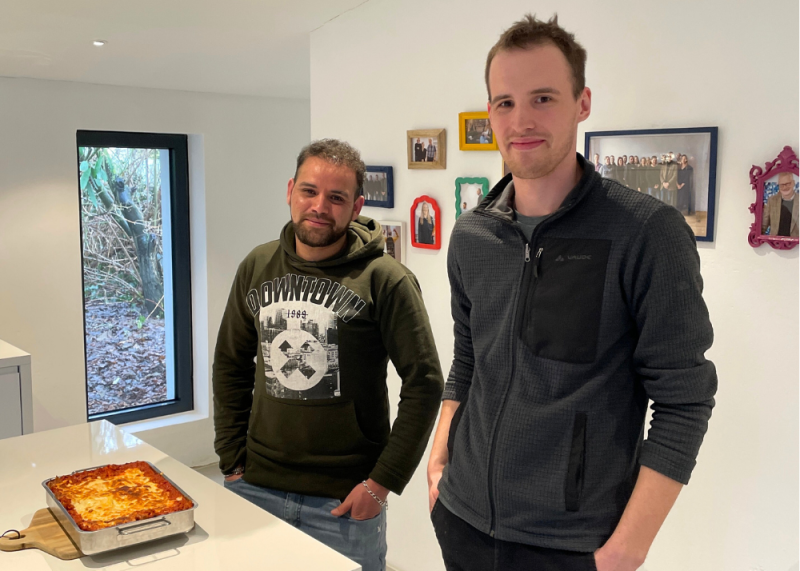 Auf dem Bild sind Ben und Mhmoed zu sehen.