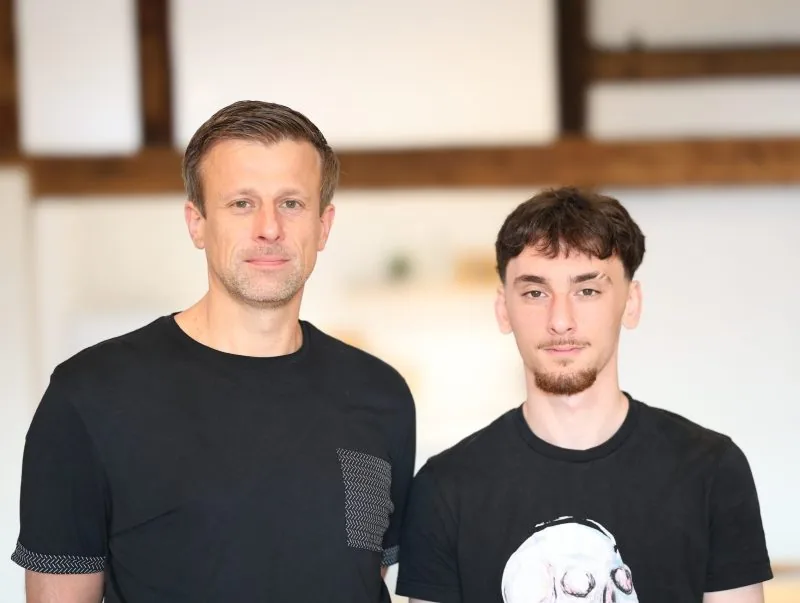 Foto von den neuen Mitarbeitern Nils Herrmann und Andrean Radevski