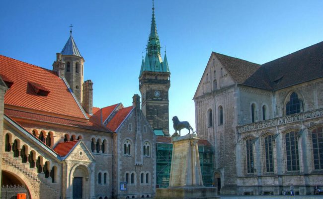 Braunschweiger Markplatz mit Wahrzeichen der Stadt